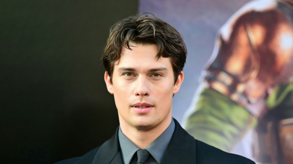 Se transformer en Musclor a "&eacute;t&eacute; une t&acirc;che colossale", confie Nicholas Galitzine