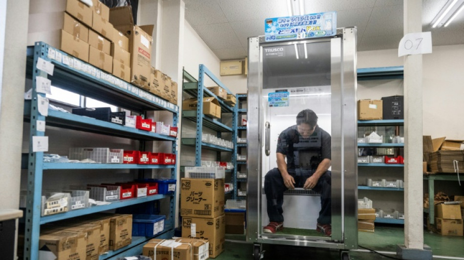 K&uuml;hlschrank f&uuml;r Menschen soll japanische Arbeiter vor Hitze sch&uuml;tzen