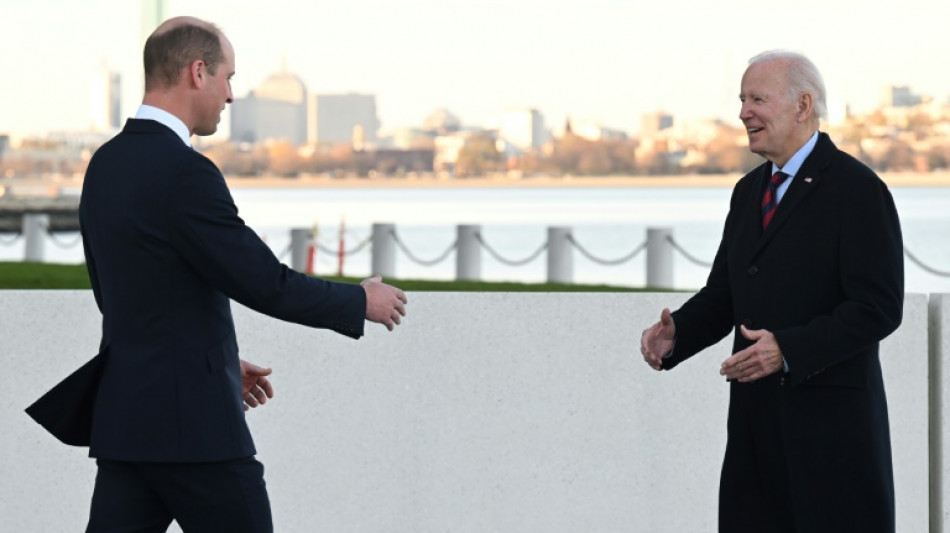Biden y el pr&iacute;ncipe Guillermo sostuvieron un breve encuentro en Boston