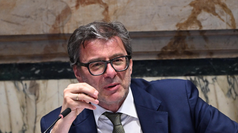 Giorgetti, scostamento apre ampi spazi, vanno usati in modo intelligente e mirato