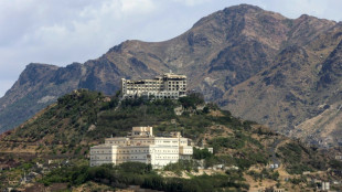 Arabia Saudita reanuda vuelos en el aeropuerto de la capital pese a ataques de hut&iacute;es de Yemen