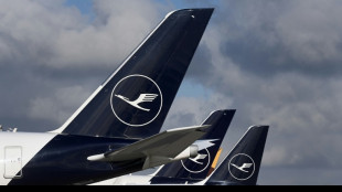 Pilotos de compa&ntilde;&iacute;a a&eacute;rea Lufthansa amenazan con huelga 