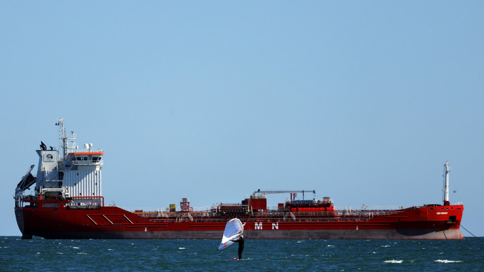Wsj, l'accordo Iran-Usa consente a Teheran di vendere subito petrolio
