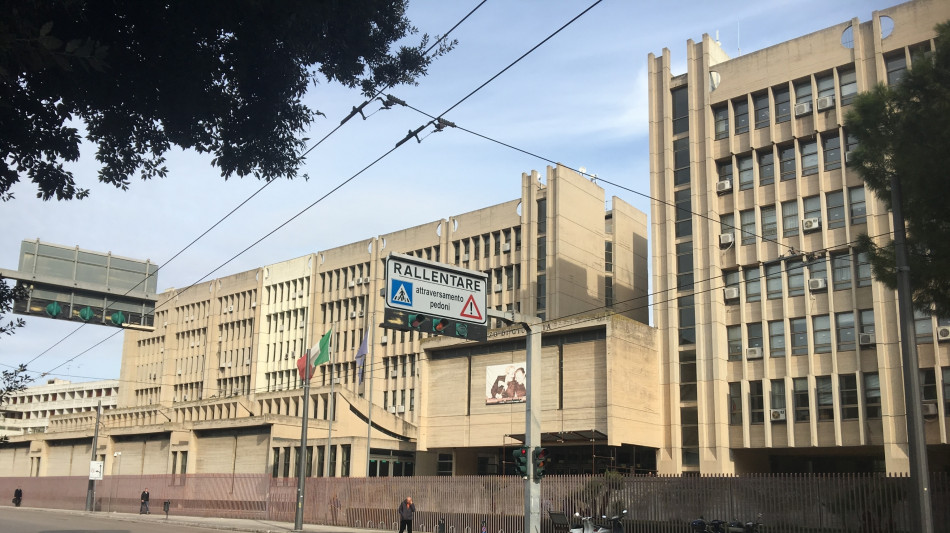 Morto impiccato a 20 anni, ipotesi sfida social, pm apre indagine