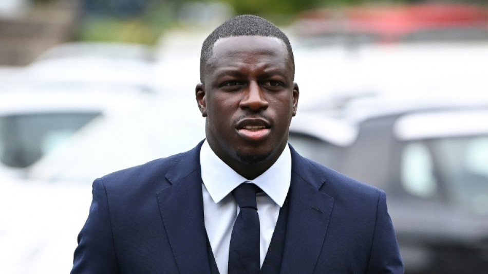 Une victime pr&eacute;sum&eacute;e de Mendy affirme qu'il a essay&eacute; d'obtenir son silence