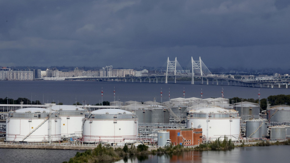 Il petrolio in calo a New York a 100,33 dollari