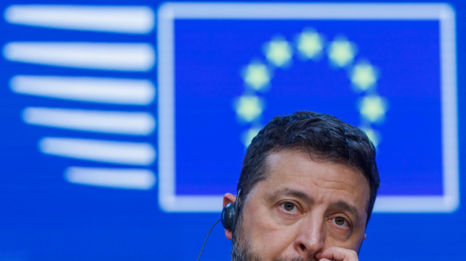 Zelensky, 'se cadiamo ci saranno 20 milioni di profughi in Europa'