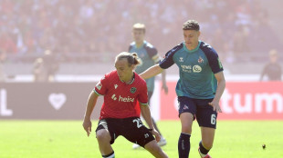 Köln patzt im Aufstiegsrennen - bleibt aber an der Spitze