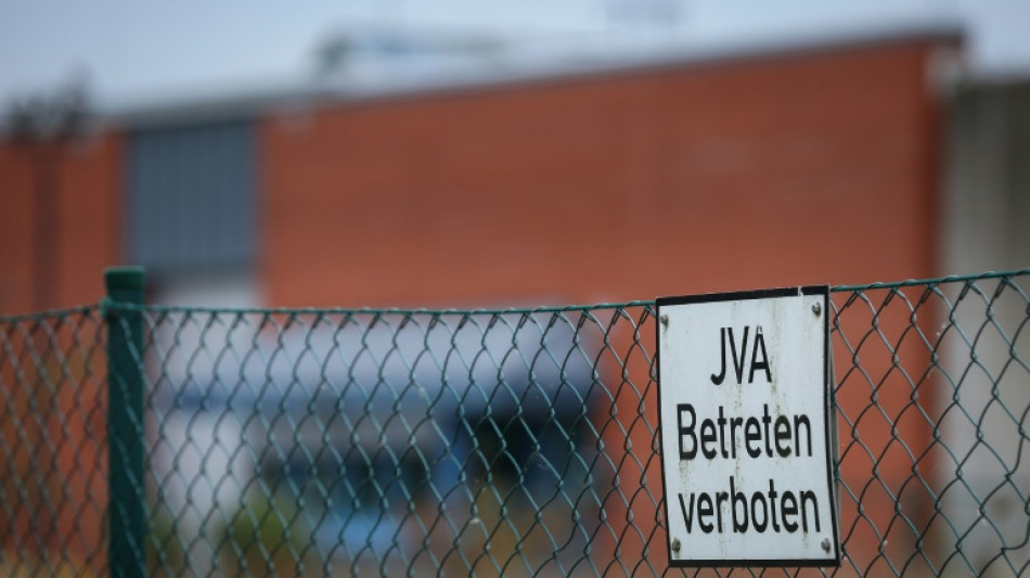 Gericht: K&uuml;ndigung von Justizbeamtin wegen Beziehung mit H&auml;ftling in Hessen rechtens