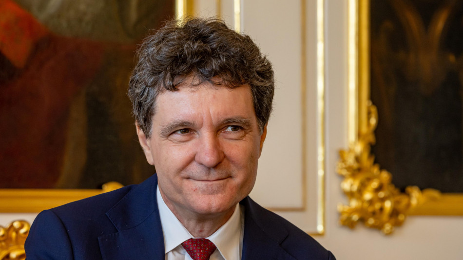 Presidente rumeno, le due petroliere a fuoco per droni russi nel nostro spazio aereo