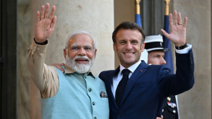 Macron condecora al primer ministro indio con alta distinci&oacute;n francesa