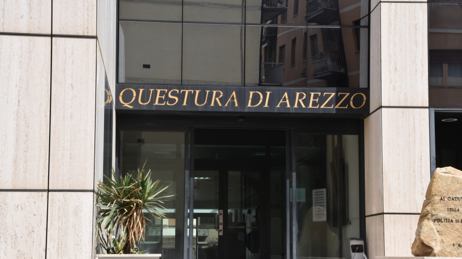 Estremismo online e radicalizzazione, cinque minori denunciati ad Arezzo