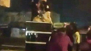 Iran: Regierungsgegner str&ouml;men zu Gro&szlig;kundgebung in Teheran