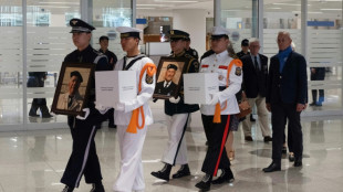 Arriv&eacute;e &agrave; S&eacute;oul des corps de deux v&eacute;t&eacute;rans fran&ccedil;ais de la guerre de Cor&eacute;e