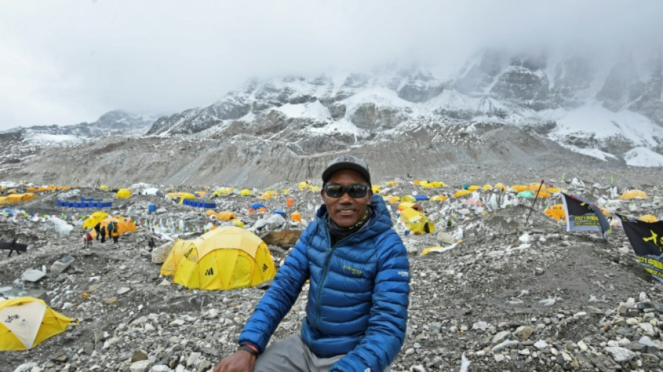 Nepalesische Bergsteiger bauen Mount-Everest-Rekorde aus