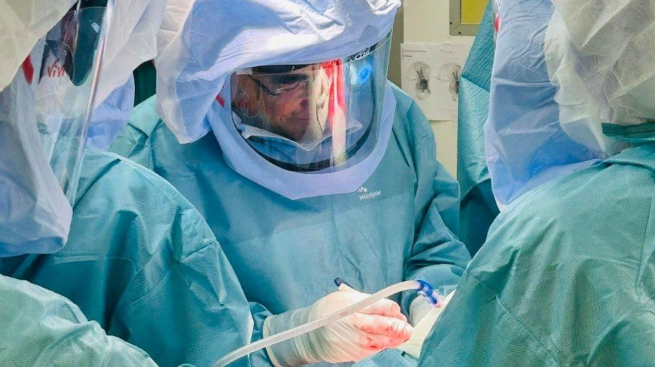 Nuova anca con protesi su misura 3D e trapianto osso, prima volta in Sardegna