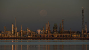 Uruguay firma contratos de exploraci&oacute;n de hidrocarburos con APA, YPF y Shell