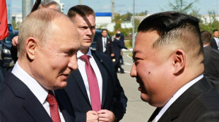 L&iacute;deres de Rusia y Corea del Norte llegan a aer&oacute;dromo para reuni&oacute;n