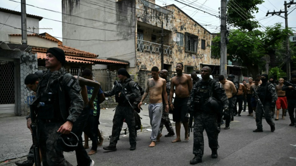 Scènes de guerre à Rio: 64 morts dans son opération policière la plus meurtrière