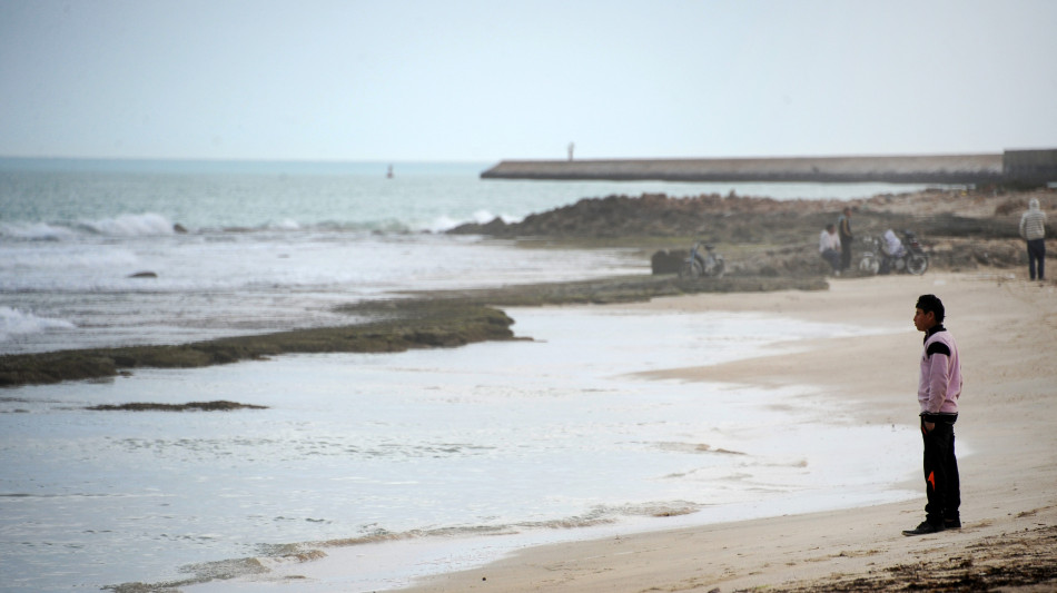 Naufragio al largo di Zarzis in Tunisia, 11 cadaveri recuperati, tre dispersi
