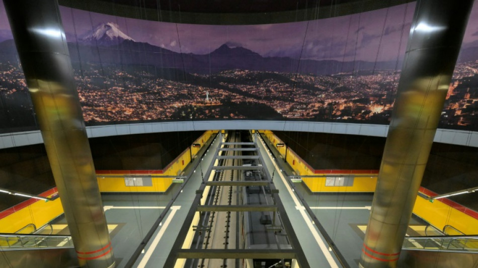 Quito inaugura seu metr&ocirc;, o primeiro do Equador