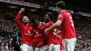 Carrick magic dents Man City title bid as Arsenal extend lead
