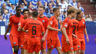 Paderborn schlägt Schalke und springt auf Rang drei