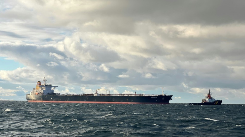 Havarierter Tanker vor R&uuml;gen wird nach Sassnitz geschleppt 