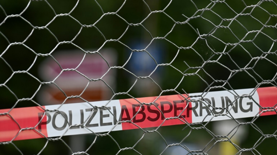 Schwer verletzt in Hamburger Treppenhaus gefunden: 38-J&auml;hriger ersticht Ehefrau