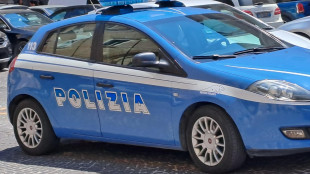 Violenta donna a Napoli, bloccato da un gruppo di passanti