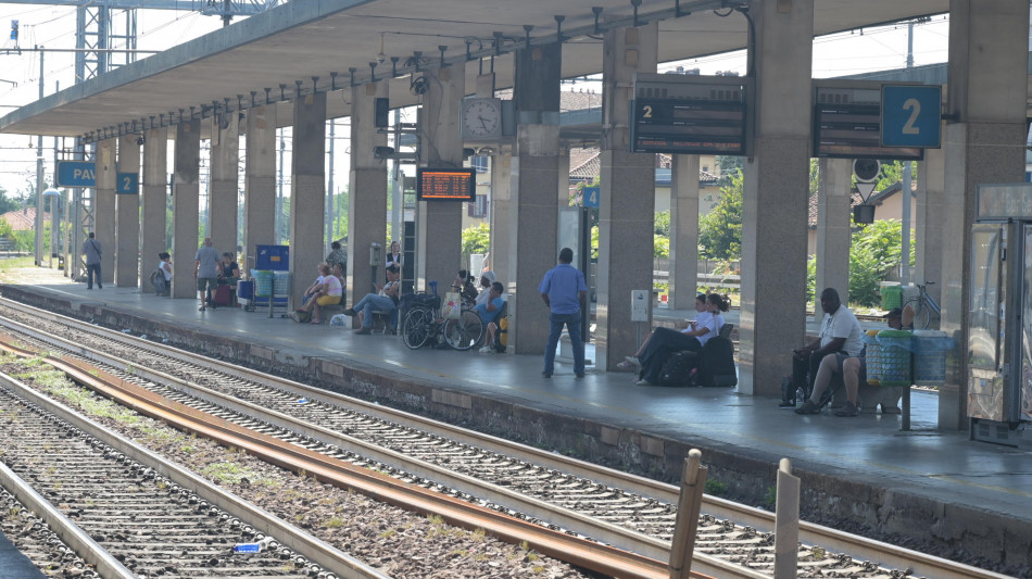 Urto tra due treni, circolazione ferroviaria sospesa tra Milano e Genova