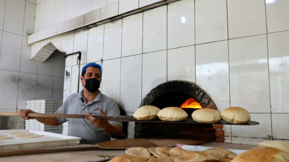 "Ici c'est l'enfer": travailler devant un four en plein été saoudien