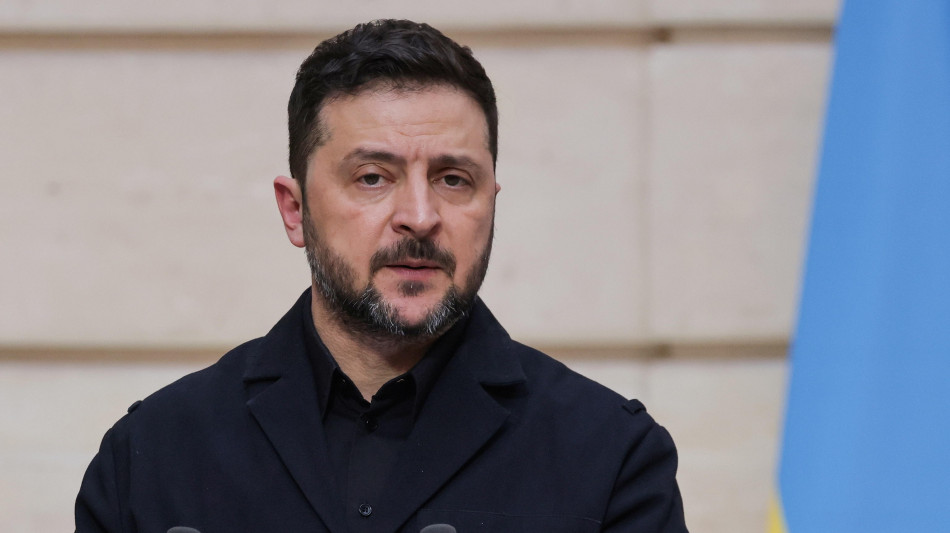 Zelensky, 'Mosca fornisce all'Iran informazioni su siti militari in Medio Oriente'