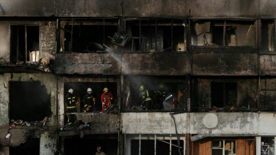 "On ne voyait plus rien": &agrave; Kiev, la fuite d'habitants d'un immeuble ravag&eacute; par un drone russe