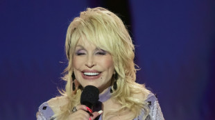 La sœur de Dolly Parton invite à "prier" pour la star de la country, malade