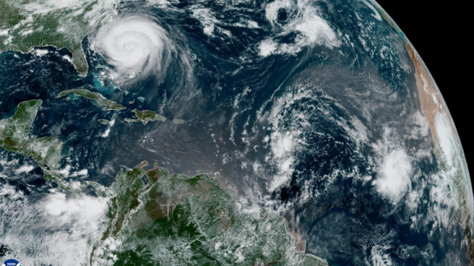 L'ouragan Erin se renforce à l'approche des côtes américaines, qu'il doit longer