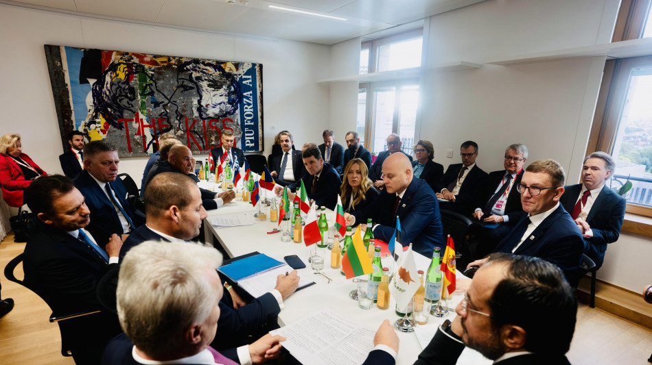Leader Ue, 'Commissione valuti l'impatto del sistema Ets2'
