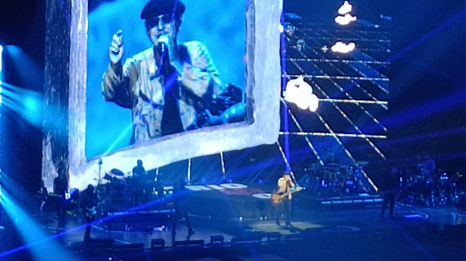 'Bologna è una regola' di Luca Carboni per le luci di Natale