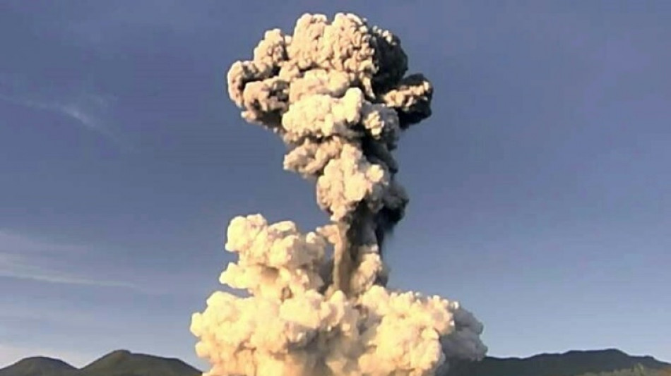 "Potente" erupci&oacute;n en el volc&aacute;n Rinc&oacute;n de la Vieja en Costa Rica