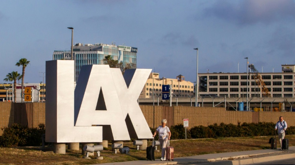 "Je suis perdu": avant le Mondial, l'a&eacute;roport de Los Angeles reste une gal&egrave;re