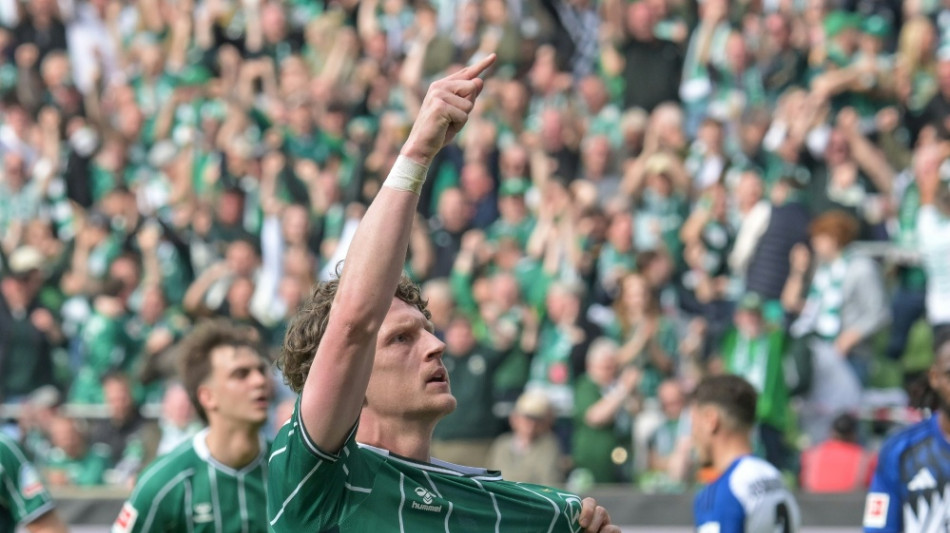 HSV sieht rot: Werder gewinnt wildes Nordderby