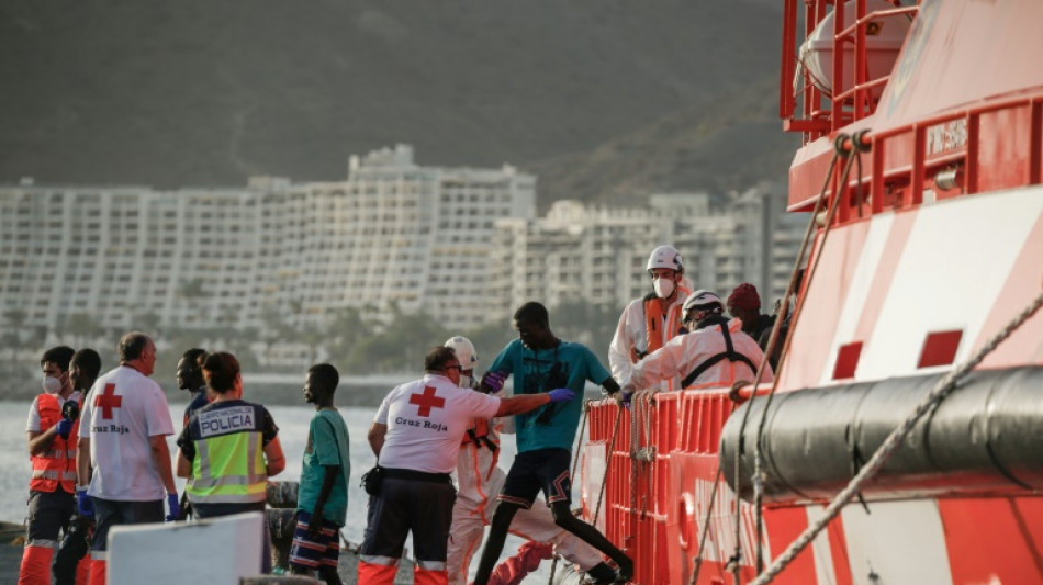 Suspenden temporalmente la b&uacute;squeda de migrantes cerca de Canarias