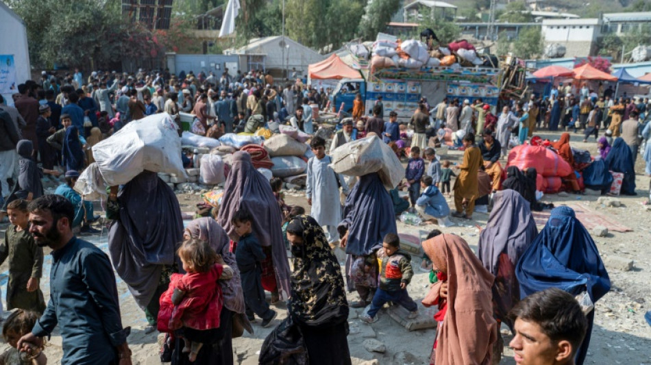 Mass exodus of Afghans as deadline to leave Pakistan arrives