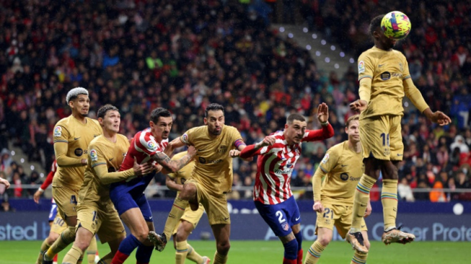 El Bar&ccedil;a vence al Atl&eacute;tico y se distancia del Real Madrid
