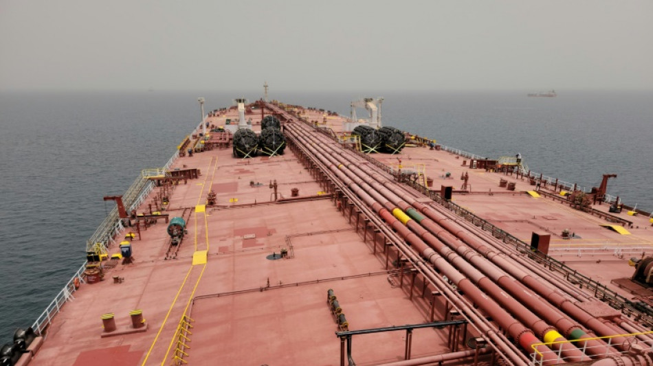 La ONU entrega un barco para recoger petr&oacute;leo de un buque abandonado en Yemen