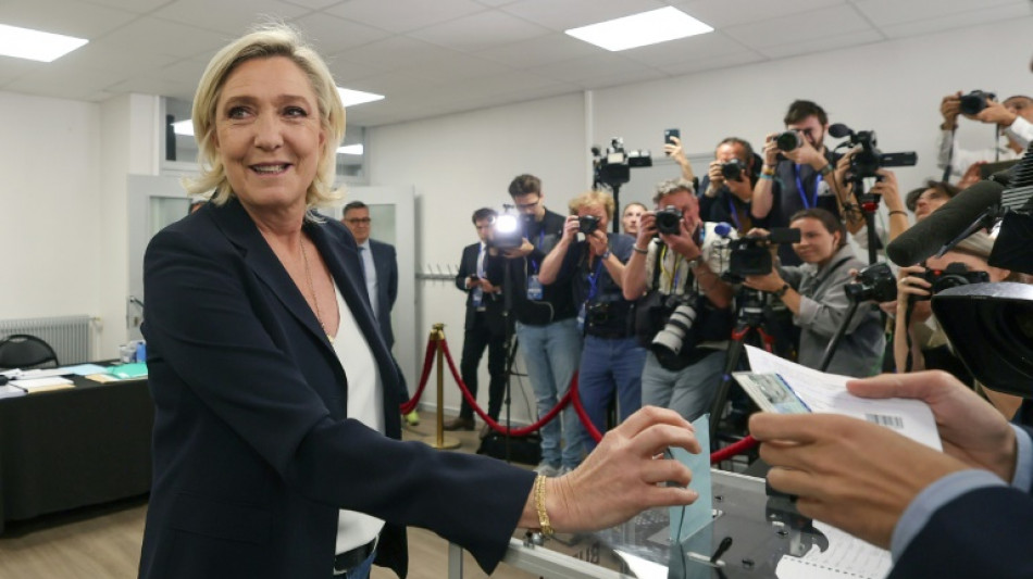 Extrema direita vence 1&ordm; turno das elei&ccedil;&otilde;es legislativas na Fran&ccedil;a, segundo estimativas