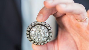 Broche de Napoleão é arrematado por mais de 3 milhões de euros na Suíça