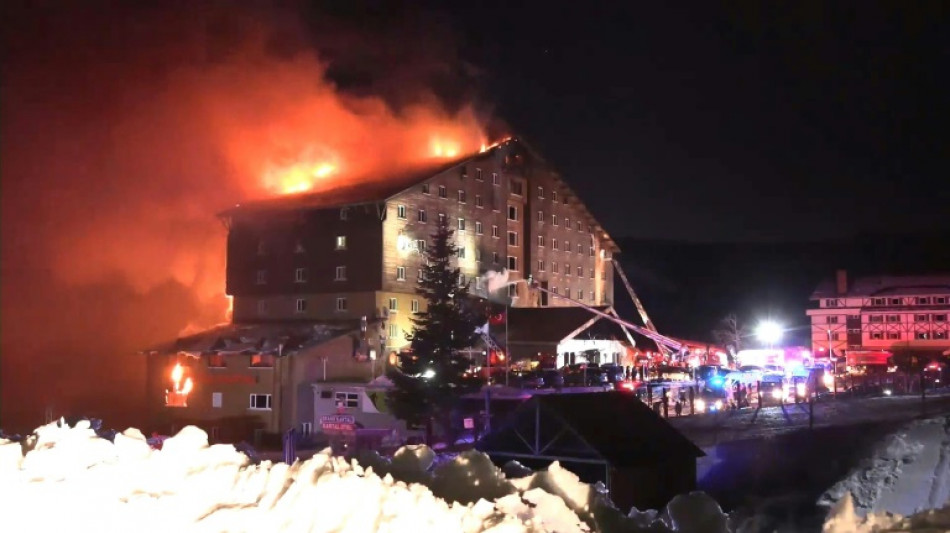 Zehn Tote und zahlreiche Verletzte bei Hotel-Brand in t&uuml;rkischem Skigebiet