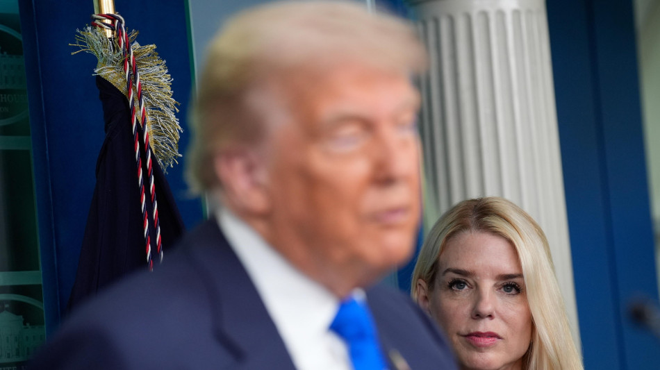 Wsj, Bondi avvertì Trump che era nei file Epstein a maggio