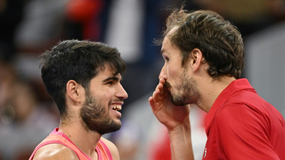 Alcaraz tumba a Medvedev en dos sets y alcanza la final del torneo de Pek&iacute;n